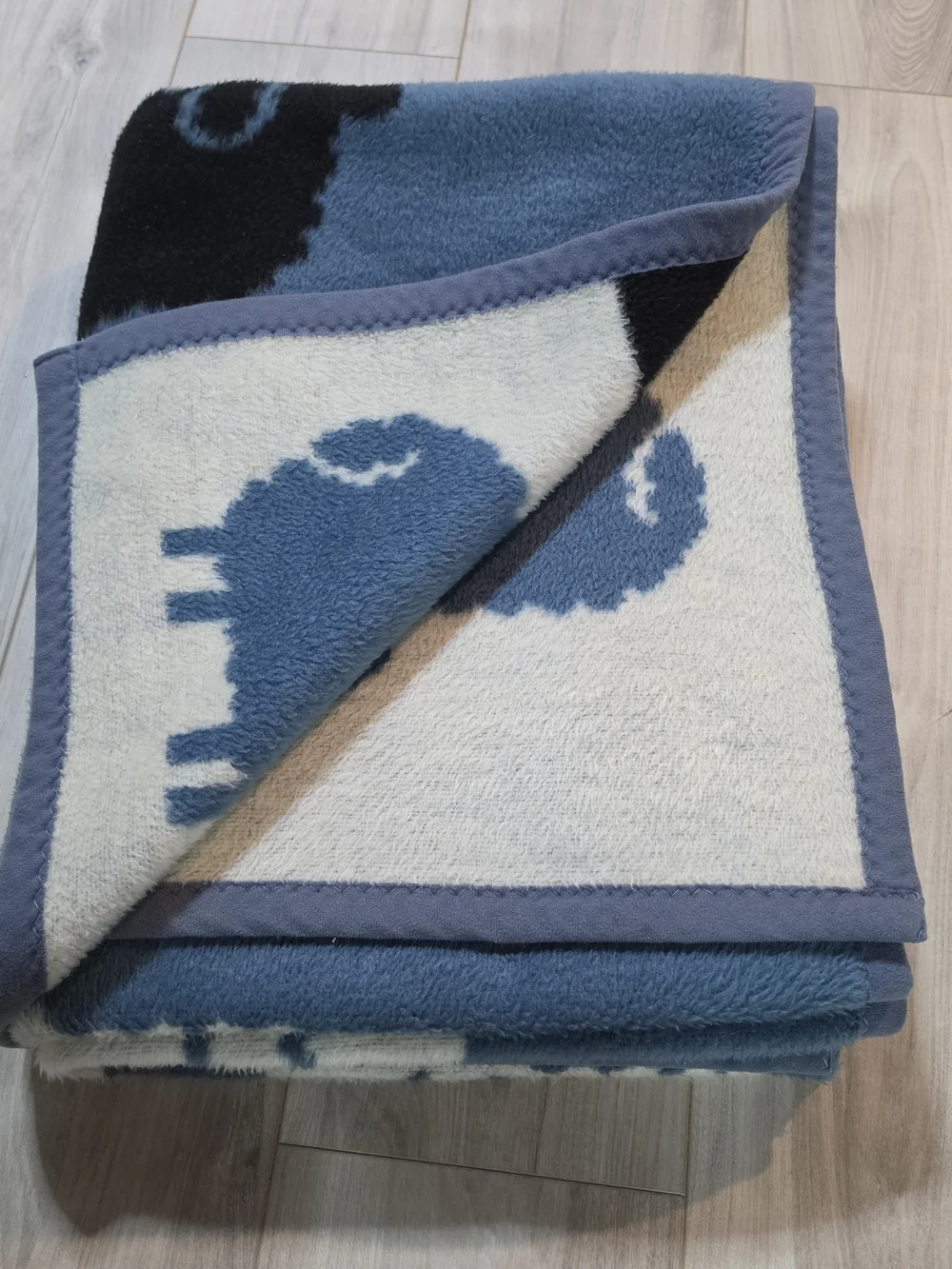 Vintage 80's Crown Crafts Tekstililana Kocevje Sheep Throw Blanket
